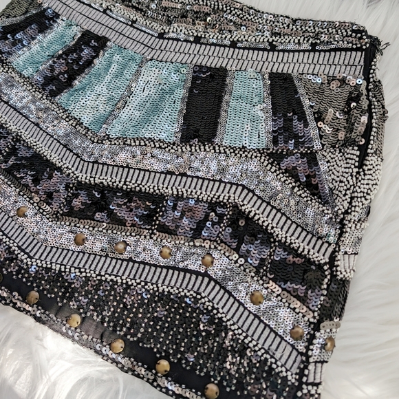 Metallic sequins mini skirt - Picture 3 of 6
